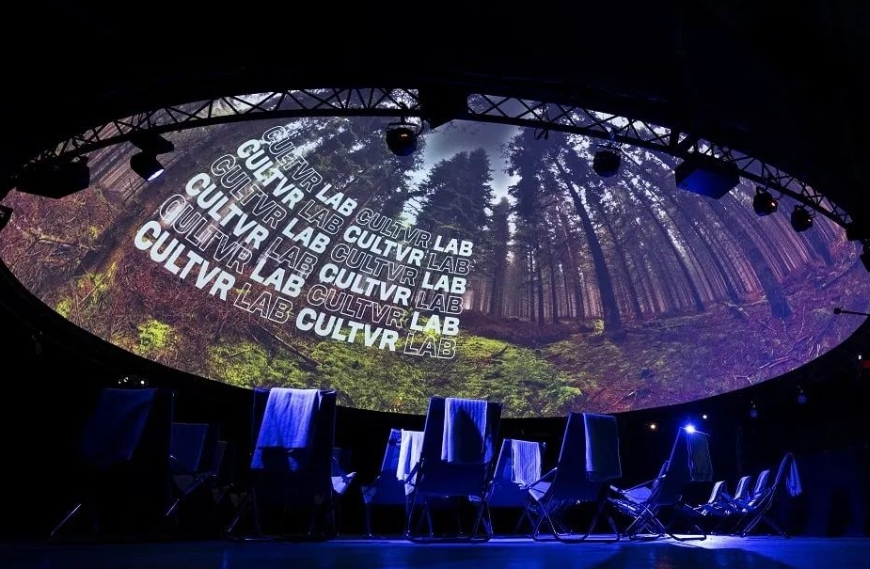 成都LED顯示屏：球狀 LED 穹頂，聲學(xué)魅力與氛圍塑造